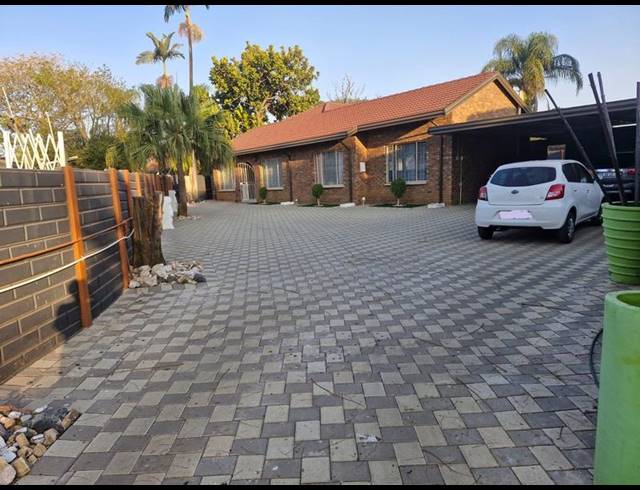 3 BEDROOM HOUSE FOR SALE IN THE ORCHARDS